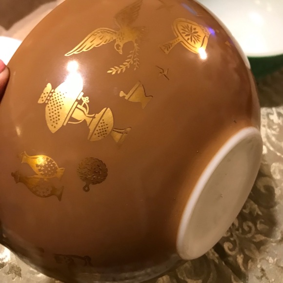 Vintage Pyrex Early American Cinderella Mixing Bowl - Picture 3 of 5